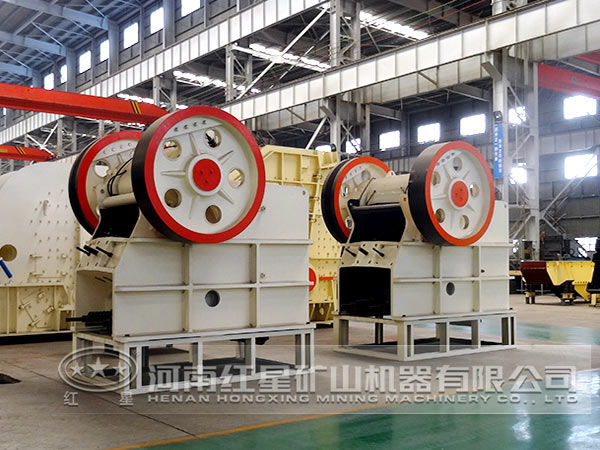 顎式破碎機(jī)生產(chǎn)車(chē)間 顎式破碎機(jī)生產(chǎn)車(chē)間