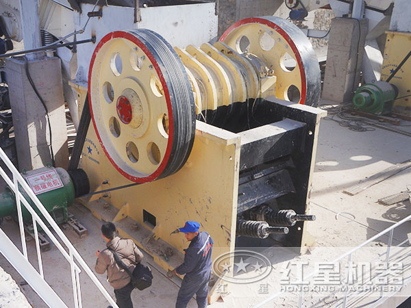 顎式破石機產量400t/h生產現場 顎式破石機產量400t/h生產現場