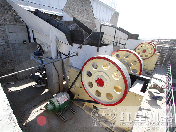 2000tph鄂式破碎機生產現場 2000tph鄂式破碎機生產現場