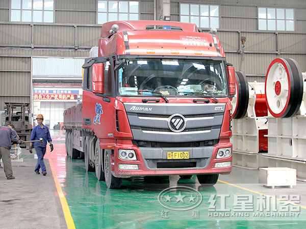 新型環(huán)保鄂式破碎機(jī)發(fā)貨現(xiàn)場 新型環(huán)保鄂式破碎機(jī)發(fā)貨現(xiàn)場