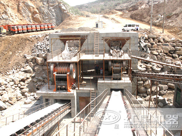 振動(dòng)給料機(jī)作業(yè)現(xiàn)場(chǎng) 振動(dòng)給料機(jī)作業(yè)現(xiàn)場(chǎng)