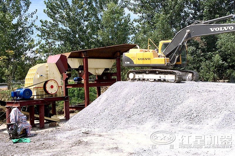 PCZ型重錘式破碎機現場 PCZ型重錘式破碎機現場