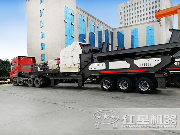 時產200噸移動破碎站生產線發貨現場 時產200噸移動破碎站生產線發貨現場