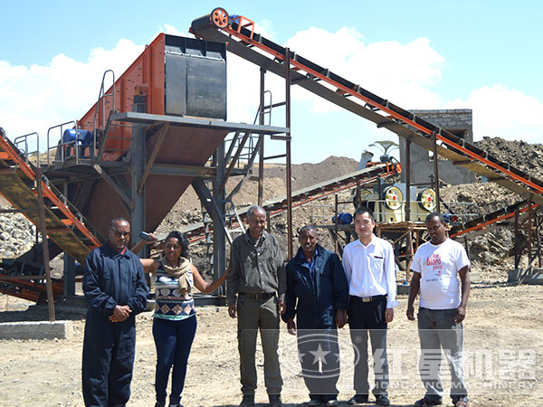 砂石料69碎石機(jī)生產(chǎn)現(xiàn)場(chǎng) 砂石料69碎石機(jī)生產(chǎn)現(xiàn)場(chǎng)