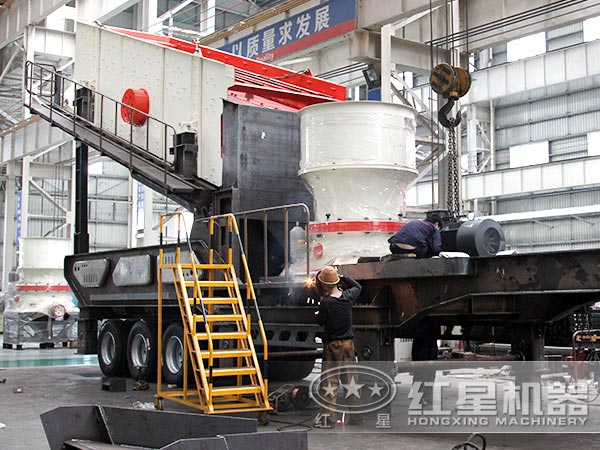 移動破碎機生產(chǎn)車間