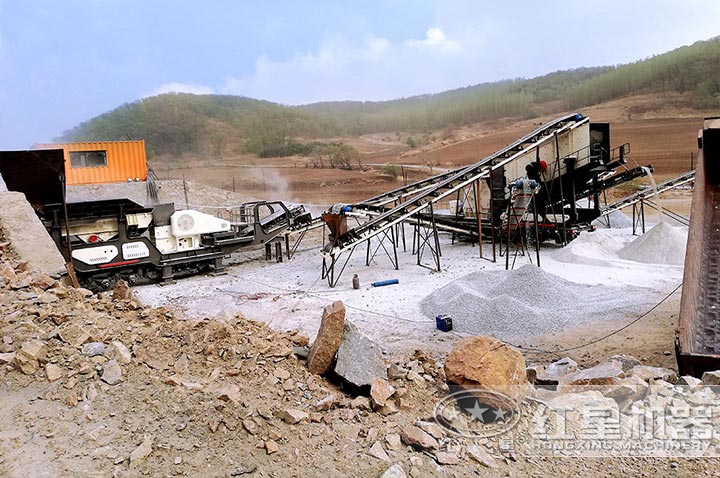 大型流動碎石設備現場 大型流動碎石設備現場