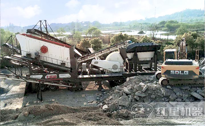 移動錘式破石機生產(chǎn)線現(xiàn)場 移動錘式破石機生產(chǎn)線現(xiàn)場