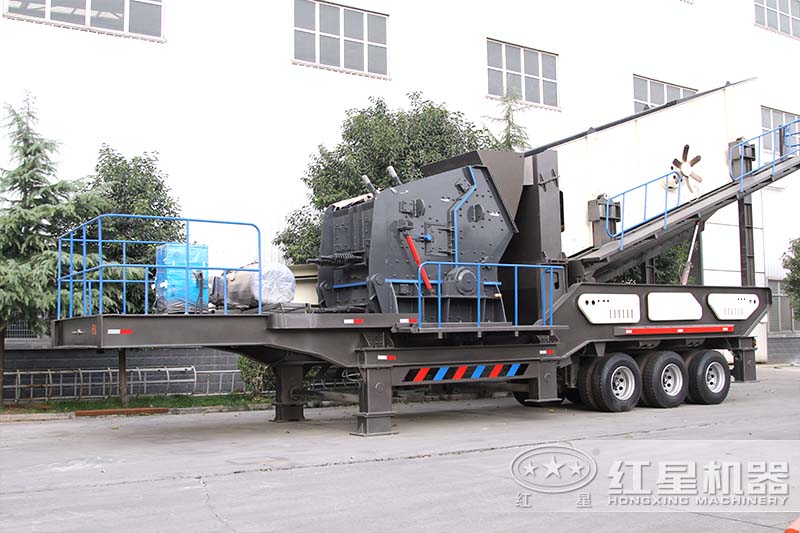 大型移動反擊式破碎機(jī) 大型移動反擊式破碎機(jī)