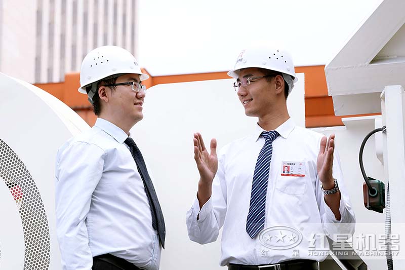 紅星專業經理為客戶設計設備方案 紅星專業經理為客戶設計設備方案