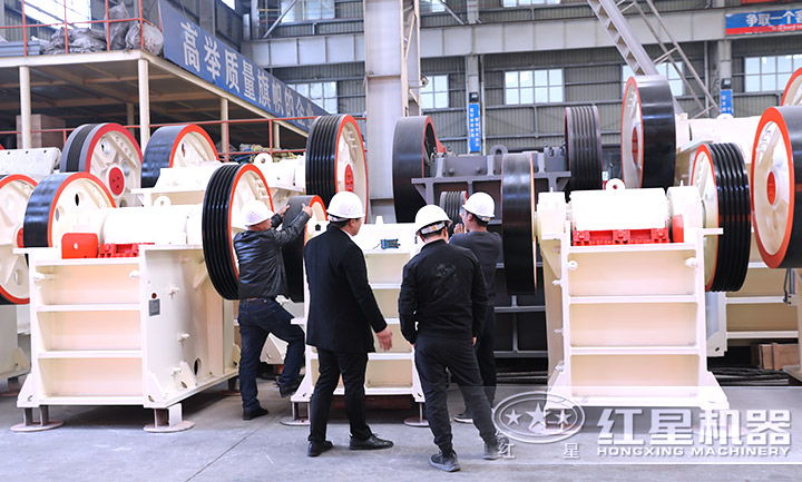 客戶(hù)參觀(guān)紅星碎石機(jī)設(shè)備廠(chǎng)區(qū) 客戶(hù)參觀(guān)紅星碎石機(jī)設(shè)備廠(chǎng)區(qū)