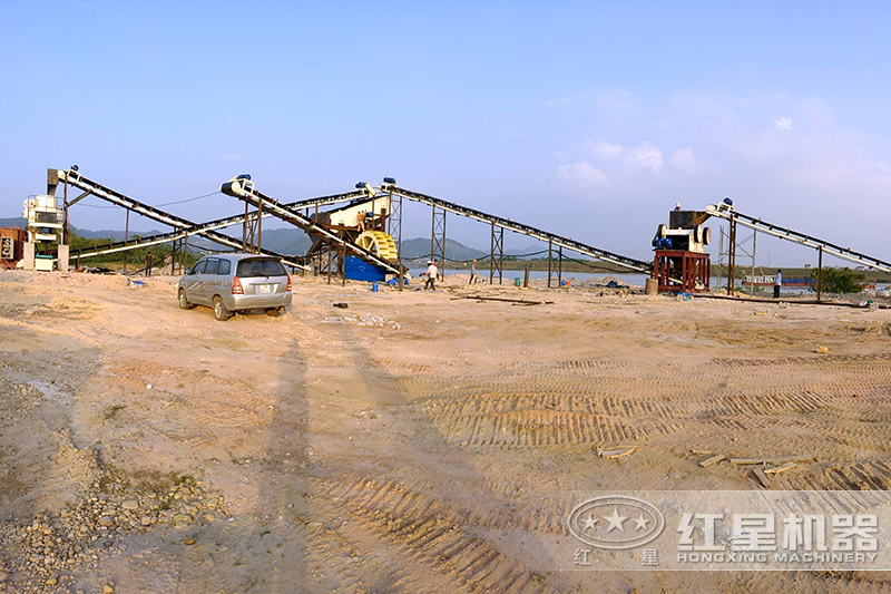 制砂生產線中的顎式破碎機，細碎