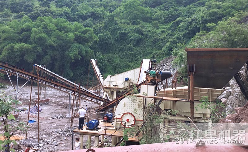錘破石頭制砂機(jī)生產(chǎn)線設(shè)備現(xiàn)場(chǎng) 錘破石頭制砂機(jī)生產(chǎn)線設(shè)備現(xiàn)場(chǎng)
