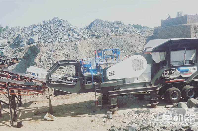 石灰石移動(dòng)制砂生產(chǎn)線現(xiàn)場(chǎng) 石灰石移動(dòng)制砂生產(chǎn)線現(xiàn)場(chǎng)