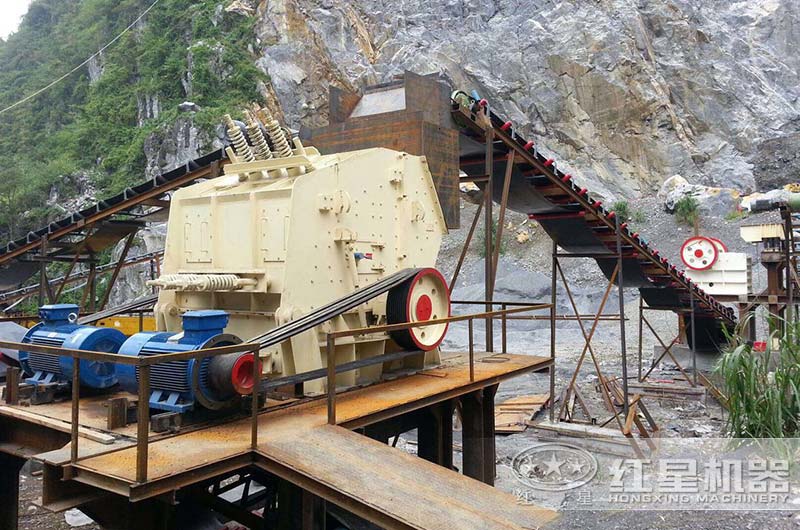 小型碎石生產(chǎn)線現(xiàn)場(chǎng) 小型碎石生產(chǎn)線現(xiàn)場(chǎng)