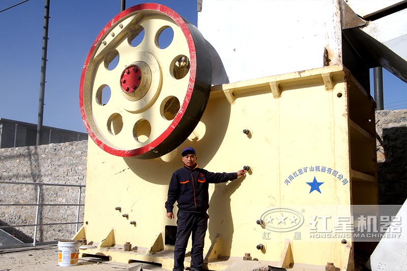 912顎式破碎機在現場 912顎式破碎機在現場