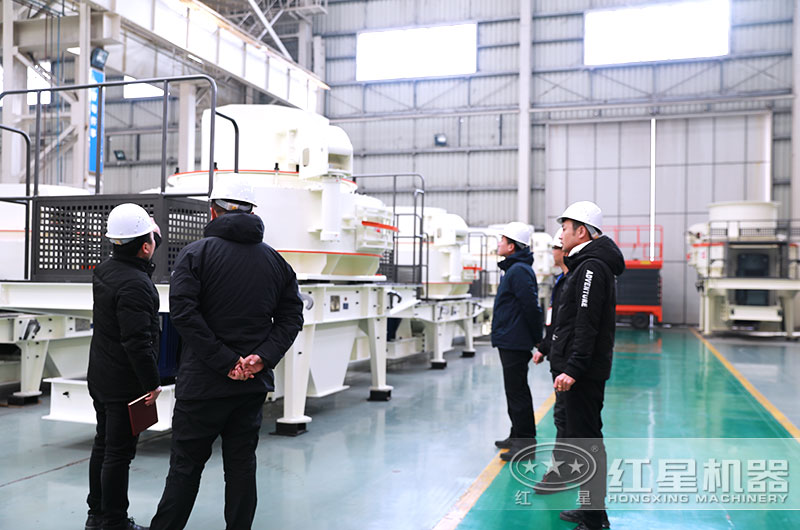 客戶來廠考察花崗巖制砂設備 客戶來廠考察花崗巖制砂設備